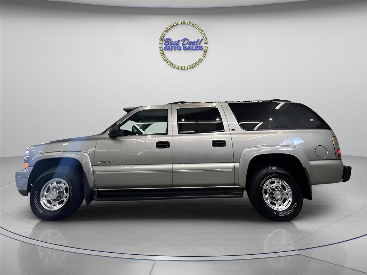 Used 2000 Chevrolet Suburban 2500 LS w/ LS Preferred Equipment Group AWD/4WD image 2