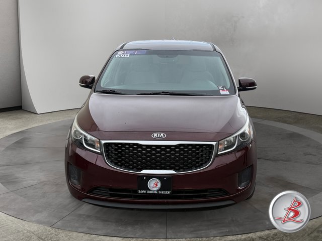 Used 2018 Kia Sedona LX FWD image 2