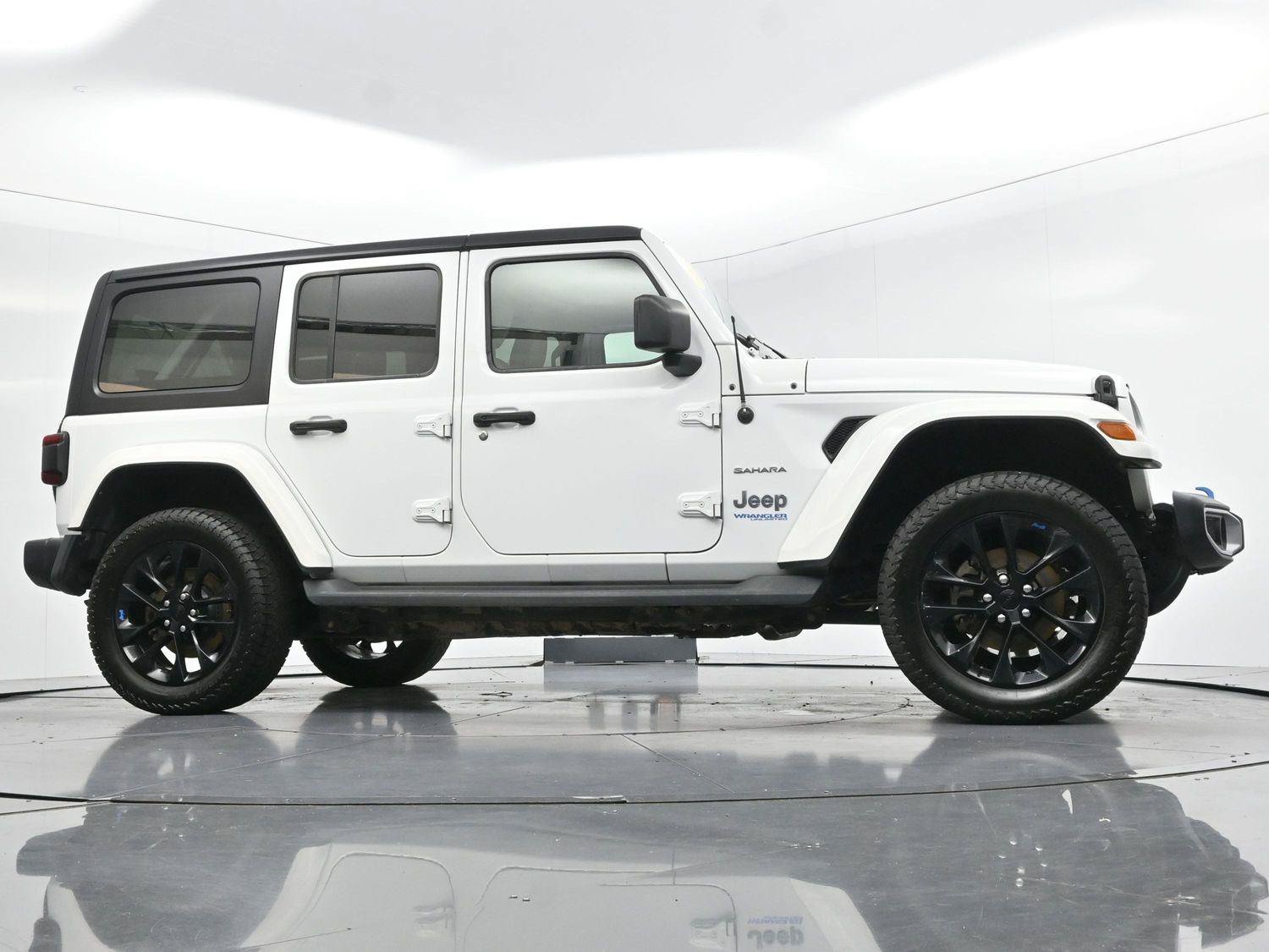Used 2022 Jeep Wrangler Unlimited Sahara AWD/4WD image 46