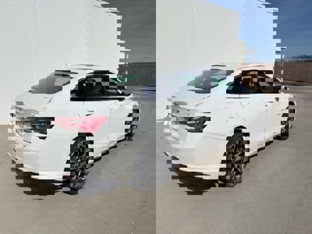 Used 2021 Chevrolet Malibu LT image 3