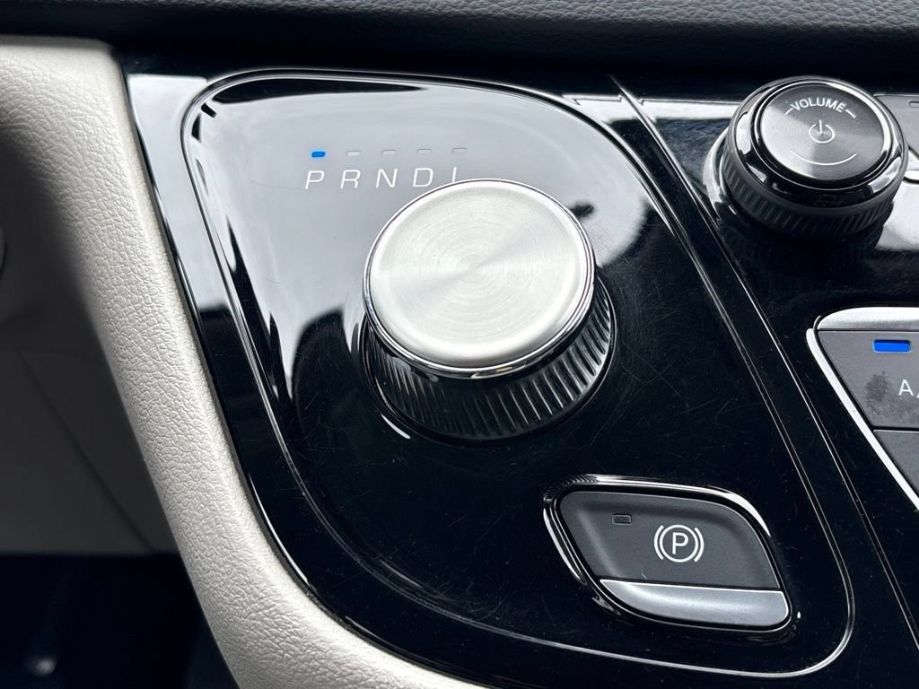 Used 2023 Chrysler Pacifica Touring-L FWD image 20