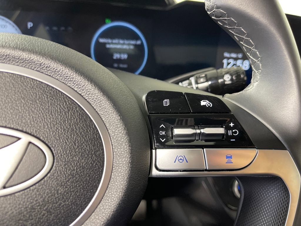 Certified 2025 Hyundai Elantra Limited image 29