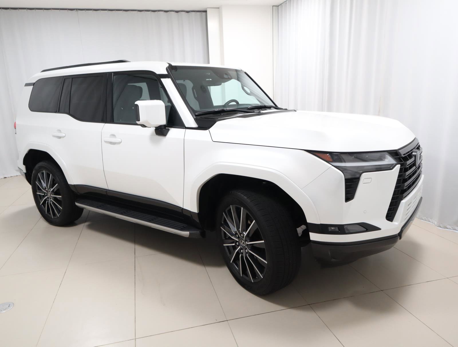 Used 2024 Lexus GX 550 w/ Accessory Package (Z1) image 7