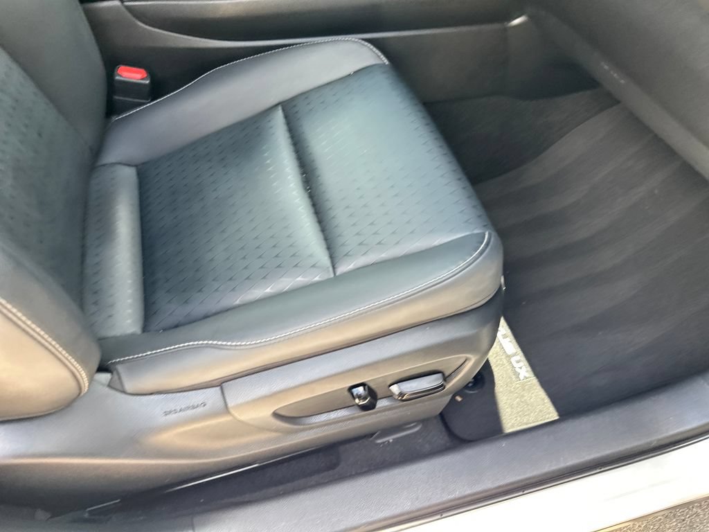 Used 2021 Lexus UX 200 w/ Accessory Package (Z2) FWD image 39