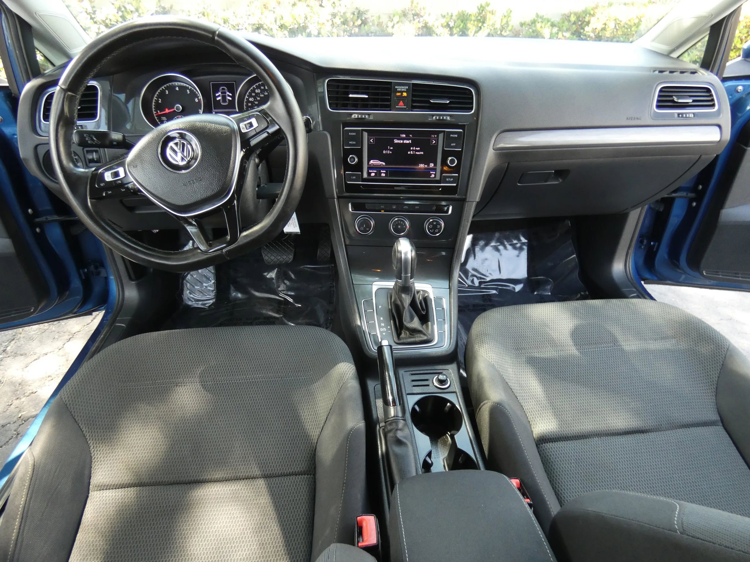 Used 2018 Volkswagen Golf S image 23