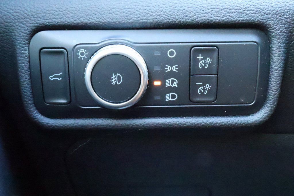 Used 2022 Ford Explorer XLT w/ Equipment Group 202A image 18