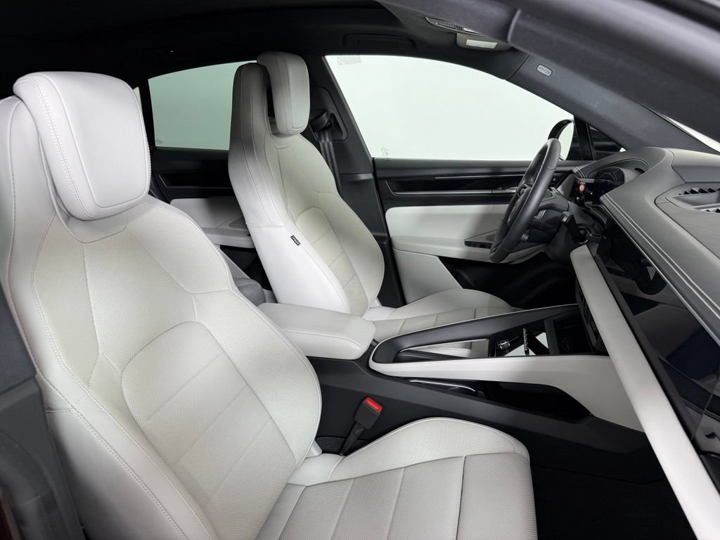 Certified 2025 Porsche Macan 4S Electric AWD/4WD image 16