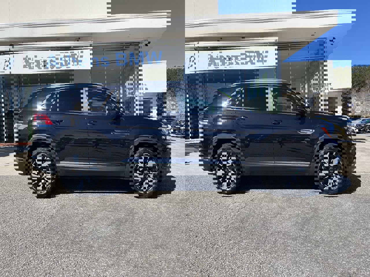 Used 2024 Volkswagen Atlas Cross Sport SEL image 9