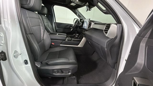 Used 2025 Toyota Tundra Limited AWD/4WD image 31
