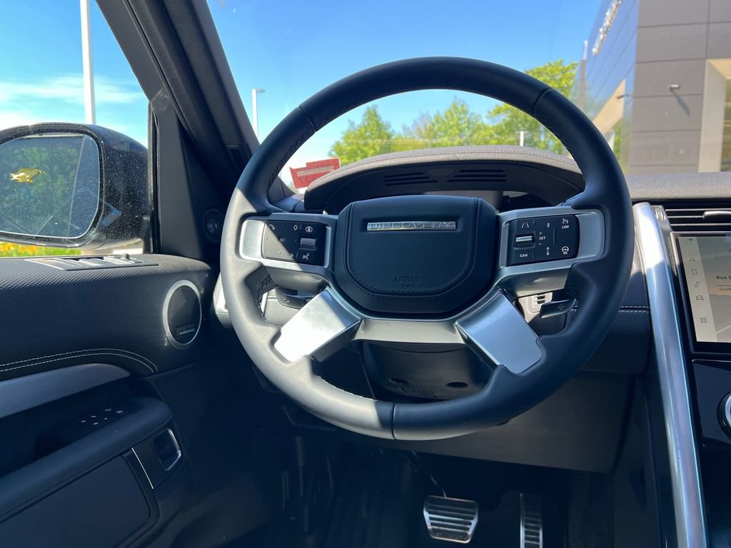 New 2026 Land Rover Discovery Limited Edition AWD/4WD image 23