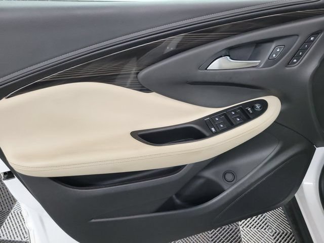 Used 2019 Buick Envision Essence FWD image 22