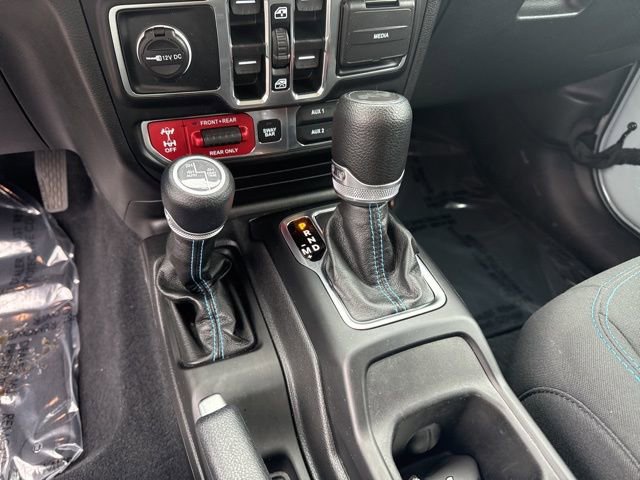 Used 2023 Jeep Wrangler Unlimited Rubicon 4xe w/ Cold Weather Group AWD/4WD image 31