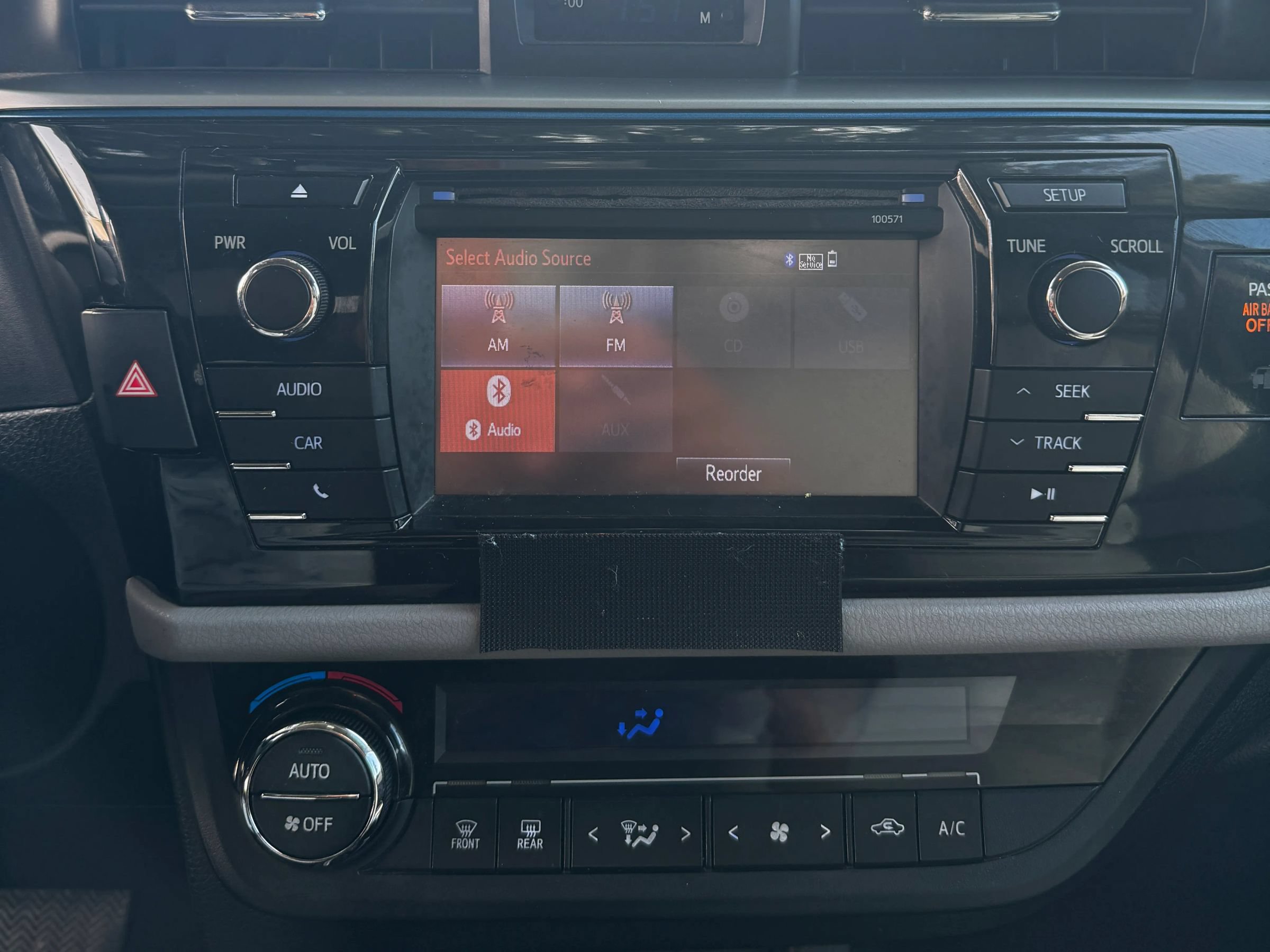 Used 2016 Toyota Corolla LE FWD image 18