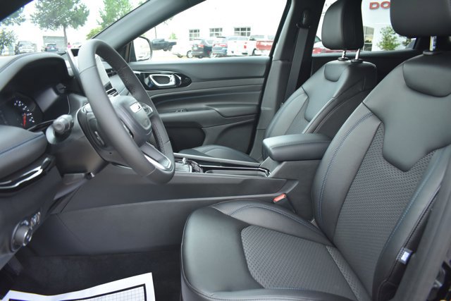 New 2026 Jeep Compass Latitude image 14