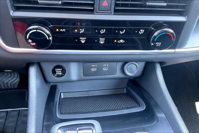 Used 2025 Nissan Rogue S FWD image 28