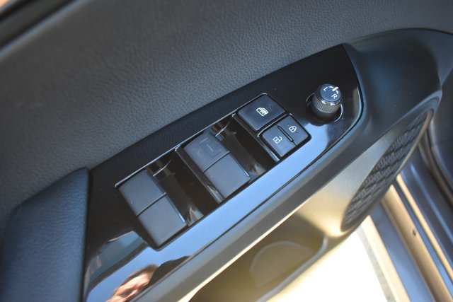 Used 2021 Toyota Prius LE FWD image 11