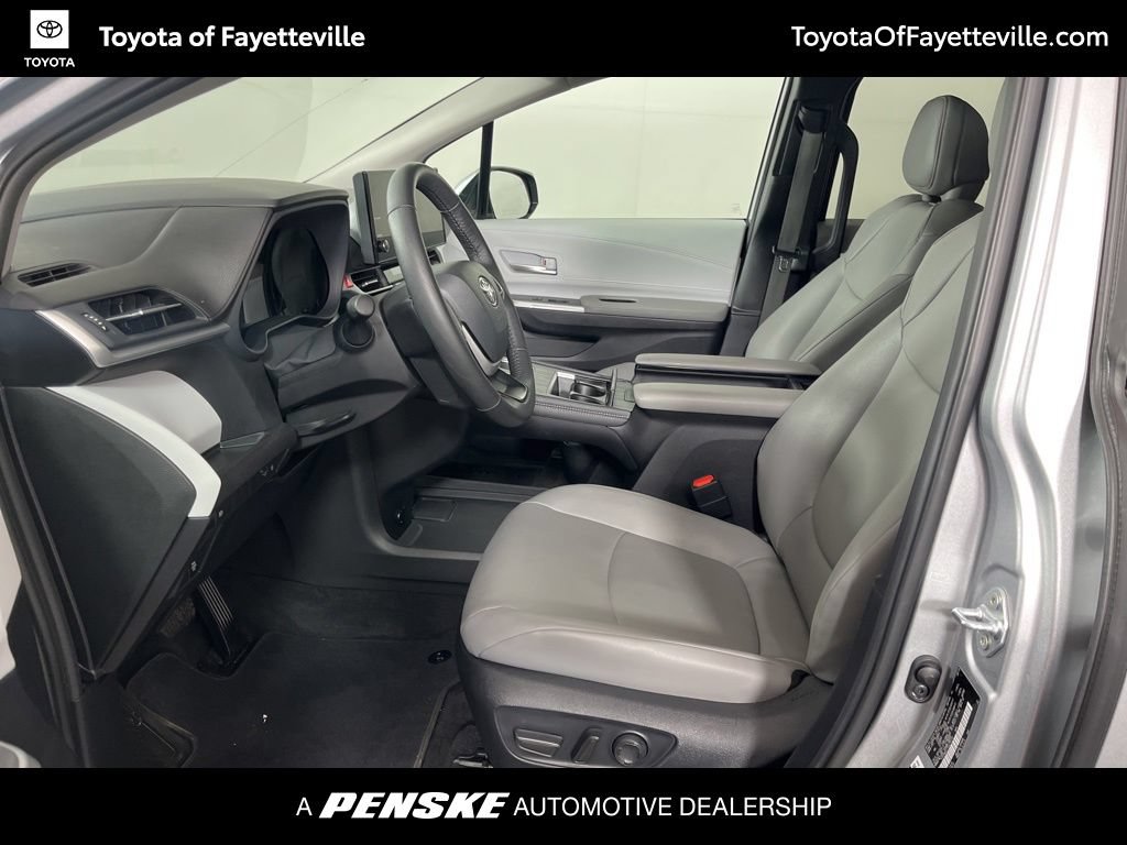 Certified 2025 Toyota Sienna XLE FWD image 25
