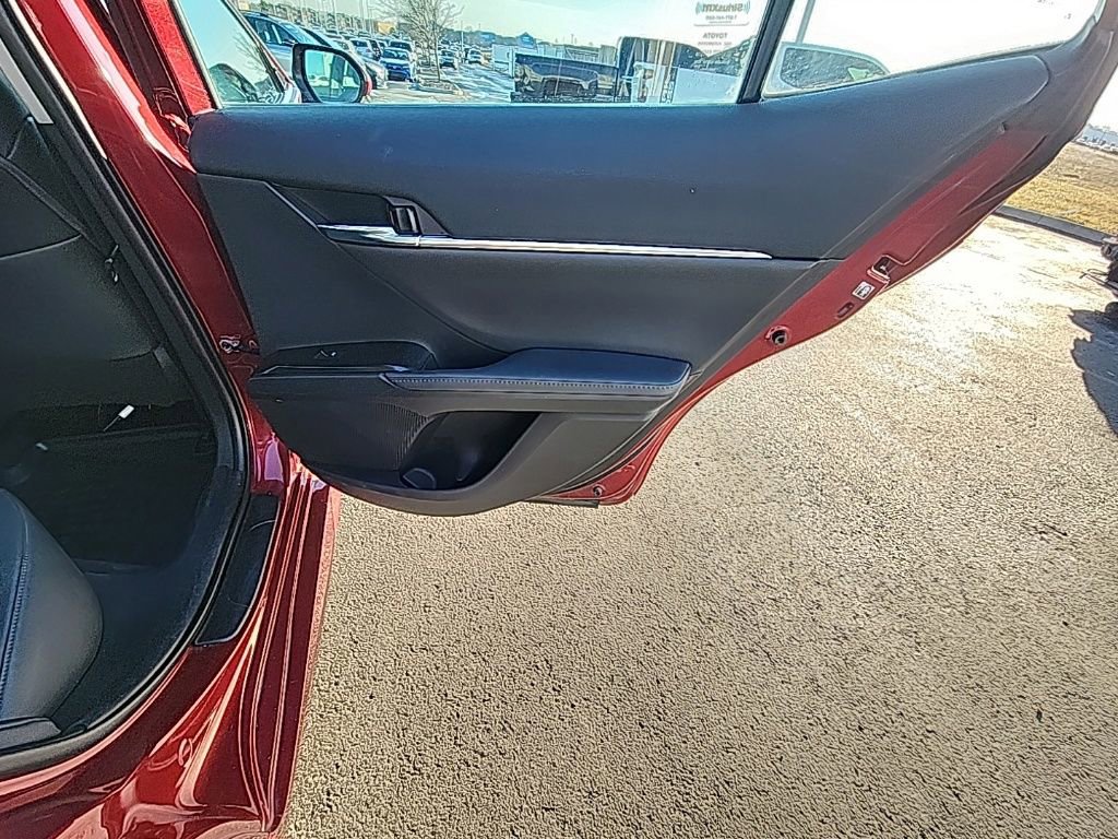 Used 2019 Toyota Camry XLE image 28