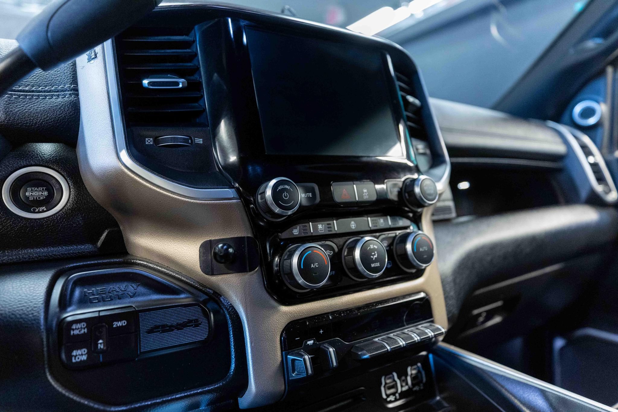 Used 2019 RAM 2500 Laramie AWD/4WD image 11