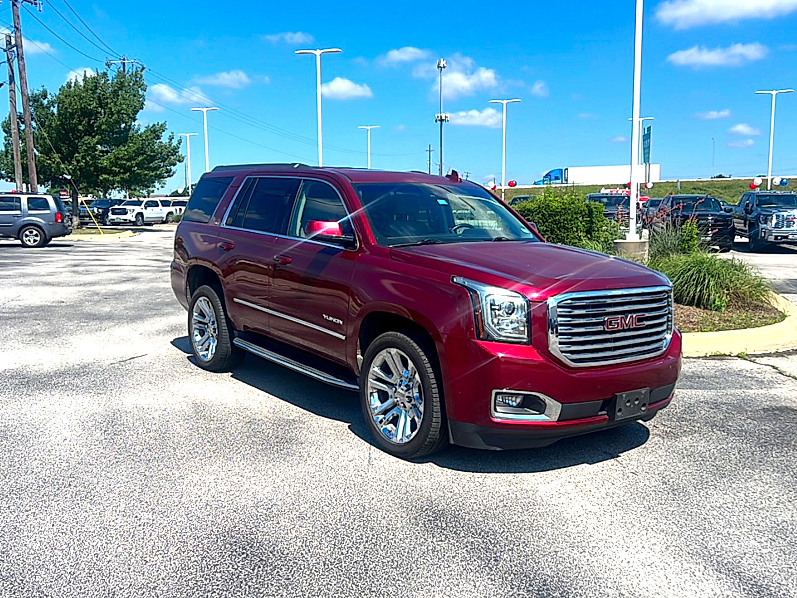 Used 2017 GMC Yukon SLT w/ Premium Edition RWD image 3