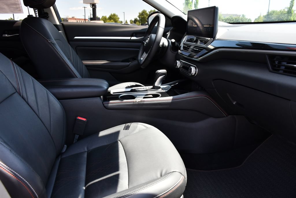 Used 2024 Nissan Altima 2.5 SR w/ SR Premium Package FWD image 34
