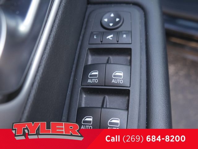 Certified 2025 Chrysler Pacifica Limited image 23