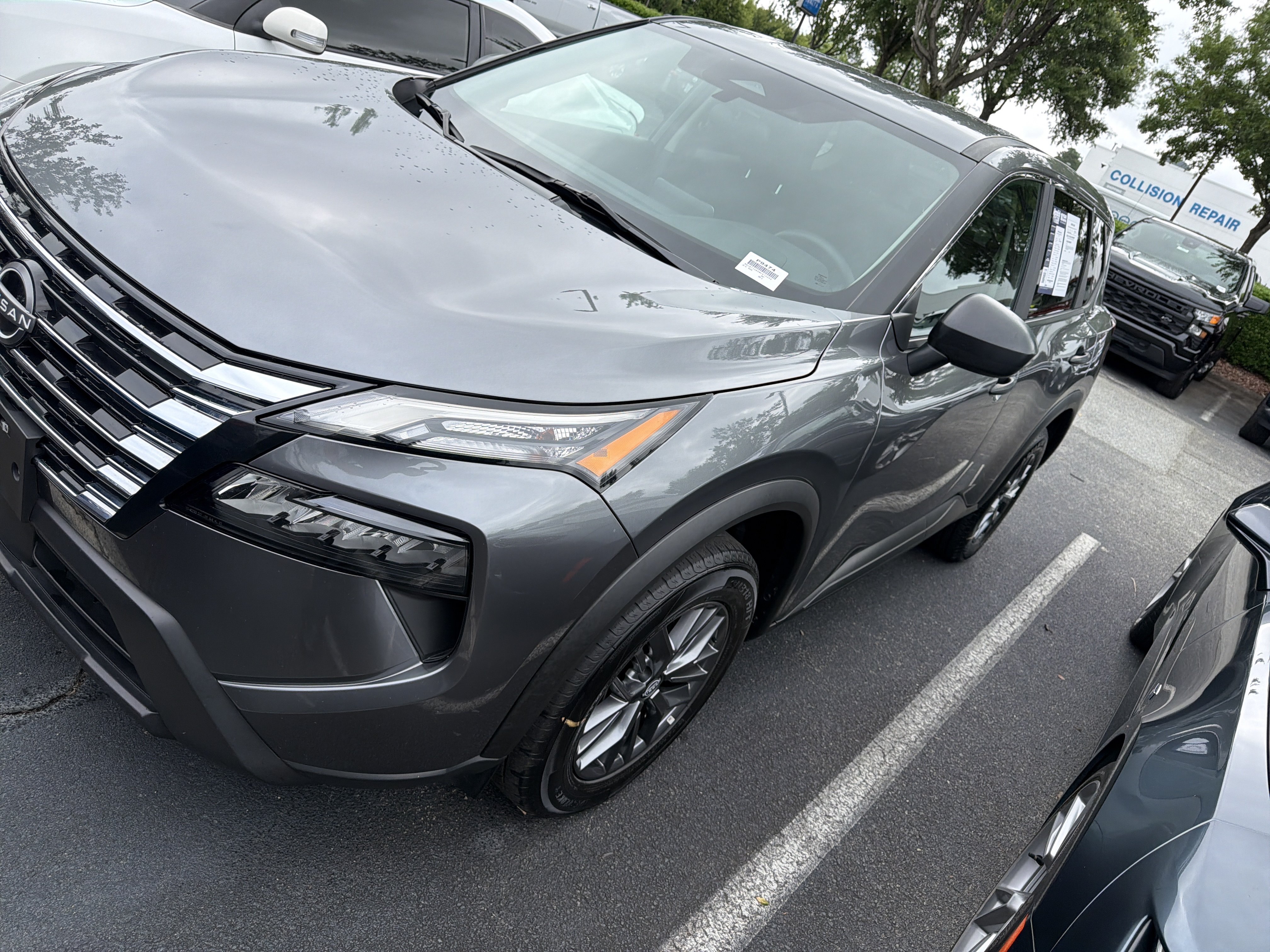 Used 2024 Nissan Rogue S AWD/4WD image 5