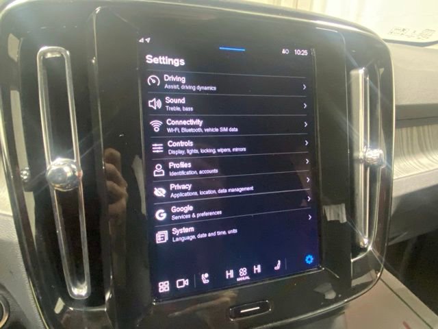 Certified 2025 Volvo XC40 B5 Core AWD/4WD image 22