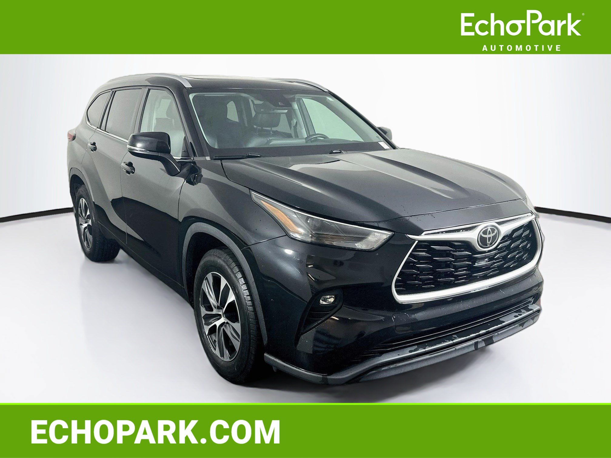 Used 2022 Toyota Highlander XLE FWD image 1