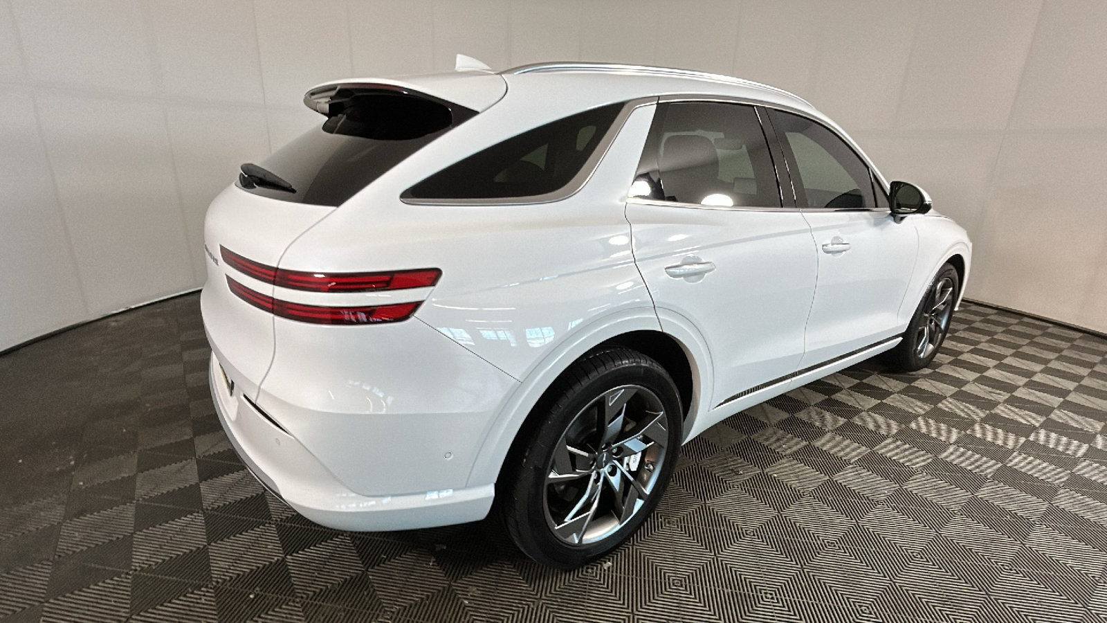 Used 2025 Genesis Electrified GV70 w/ Prestige Package AWD/4WD image 3