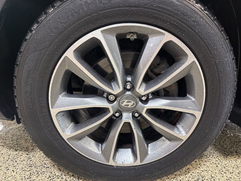 Used 2017 Hyundai Santa Fe SE FWD image 15