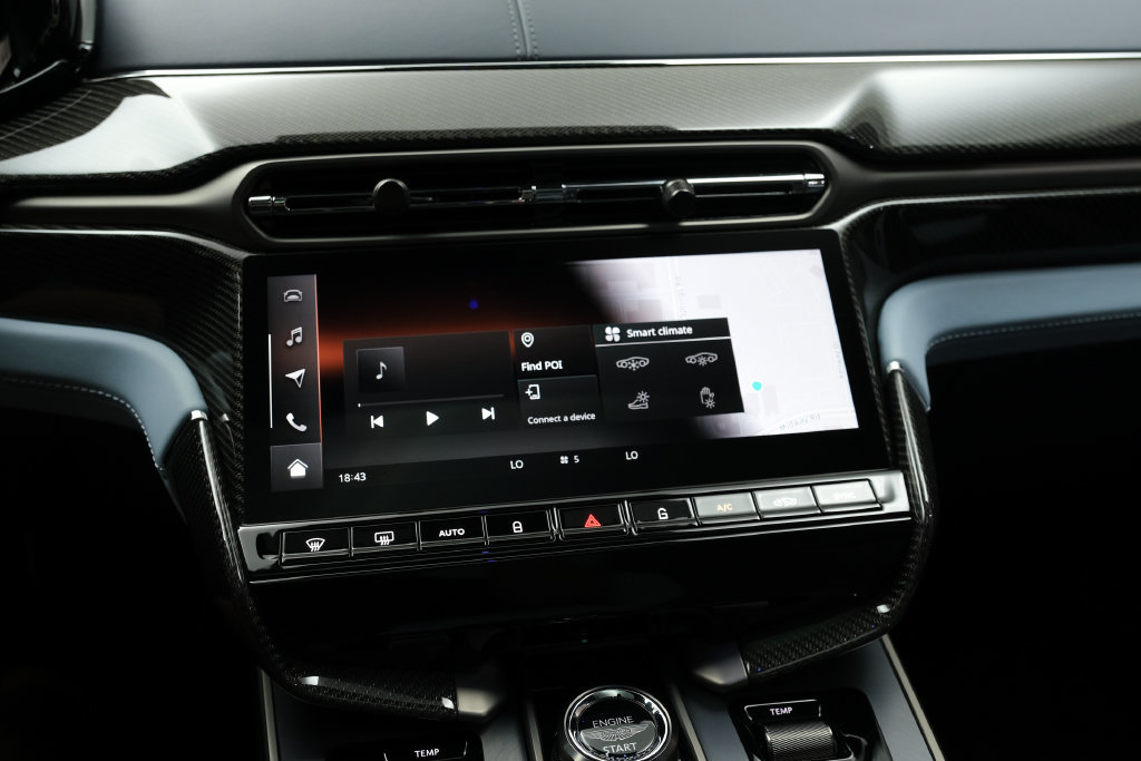 Used 2025 Aston Martin Vanquish RWD image 33