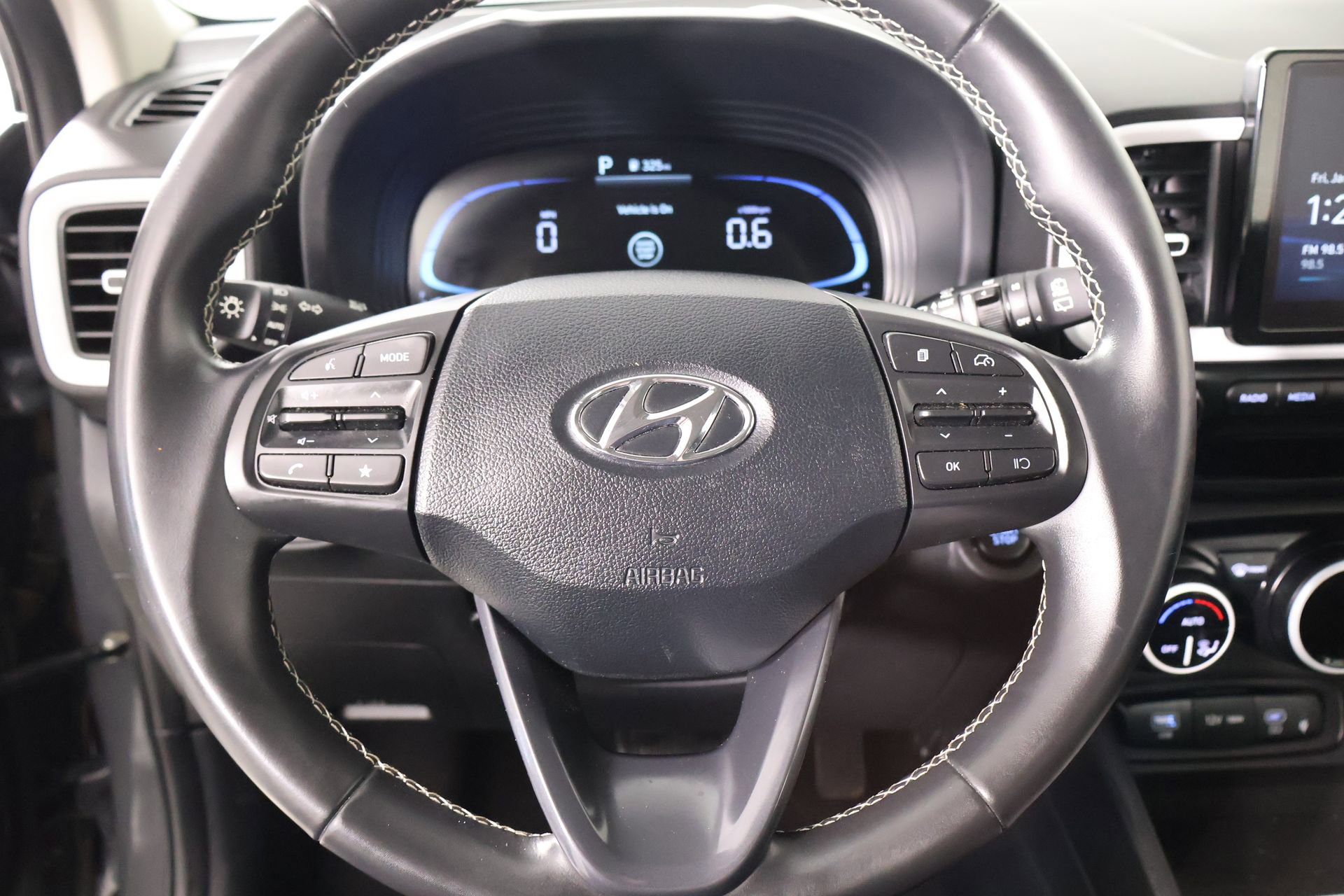 Certified 2025 Hyundai Venue Limited image 3