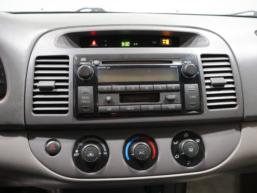 Used 2005 Toyota Camry LE FWD image 23