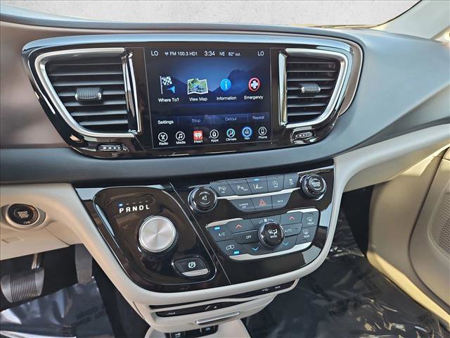 Used 2017 Chrysler Pacifica Touring-L Plus image 15