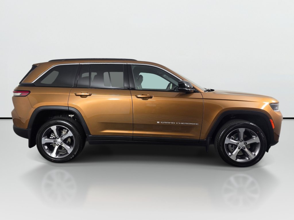 New 2026 Jeep Grand Cherokee Limited w/ MOPAR Finishing Package AWD/4WD image 3