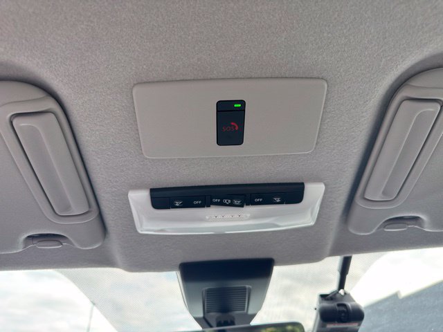 Used 2023 Nissan Kicks SR w/ SR Premium Package FWD image 24