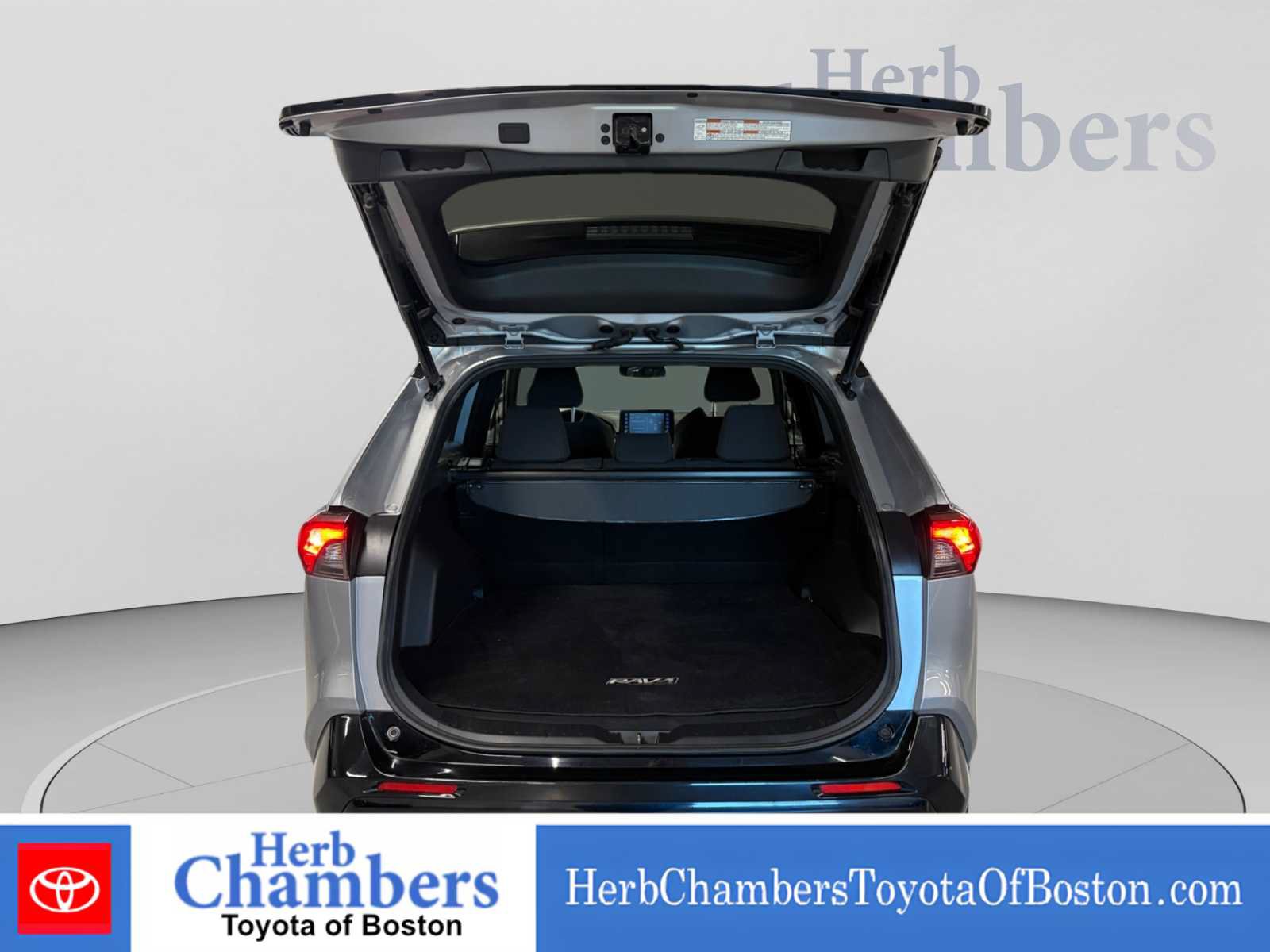 Used 2021 Toyota RAV4 SE w/ Carpet Mat Package (TMS) AWD/4WD image 4