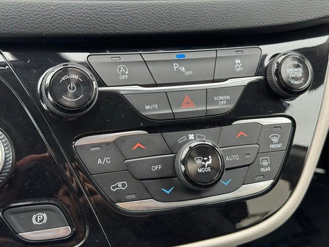 Used 2018 Chrysler Pacifica Touring-L Plus image 15