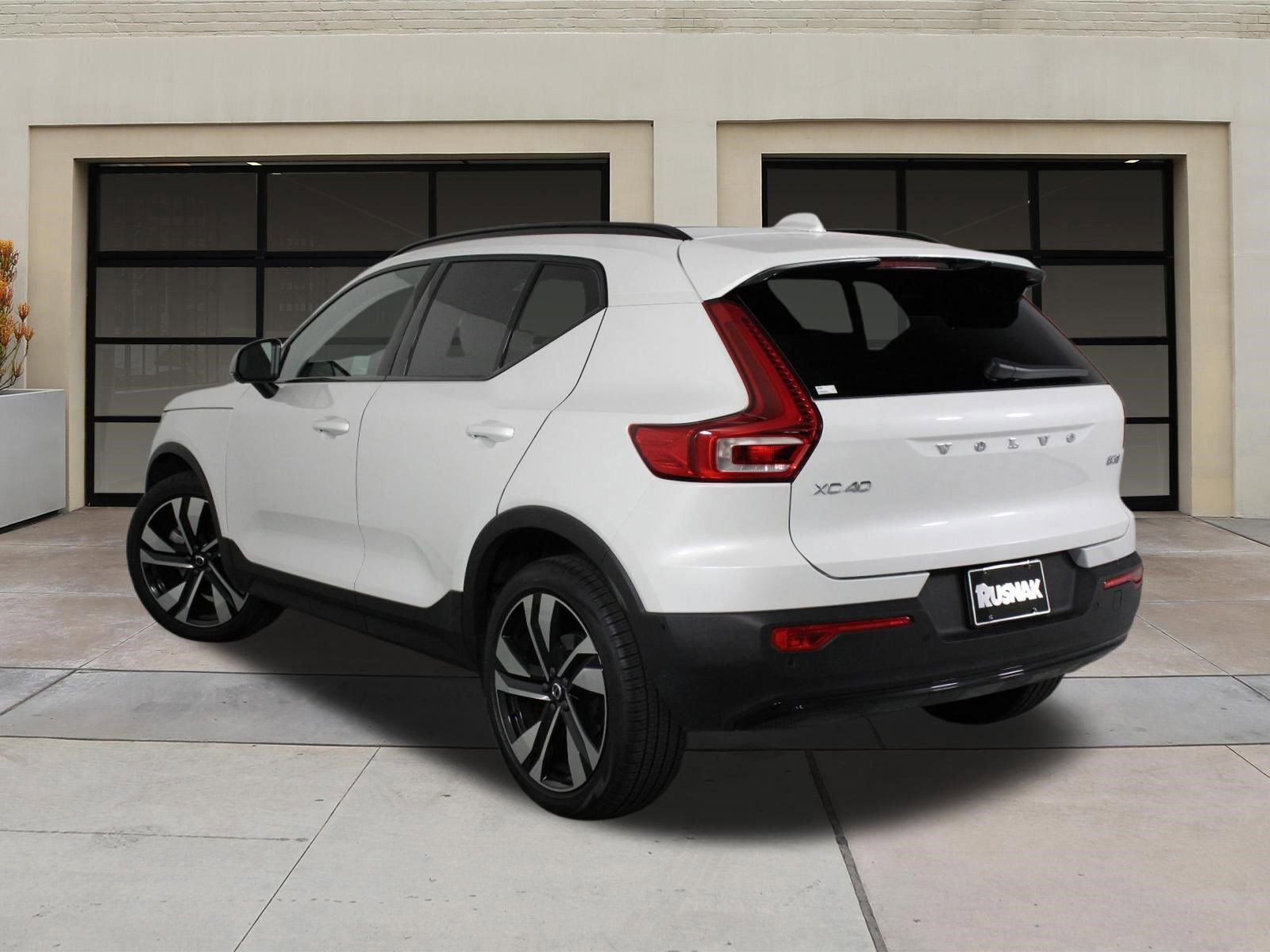 Used 2026 Volvo XC40 B5 Ultra w/ Climate Package image 2