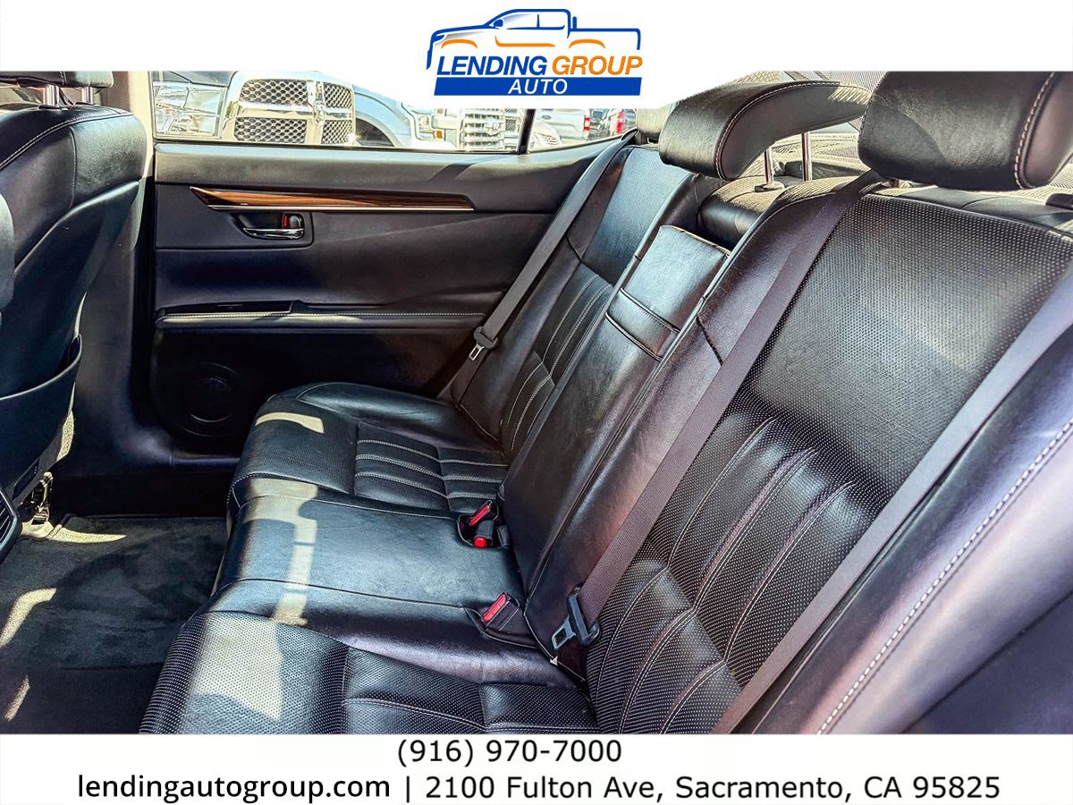 Used 2017 Lexus ES 300h w/ Luxury Package FWD image 17