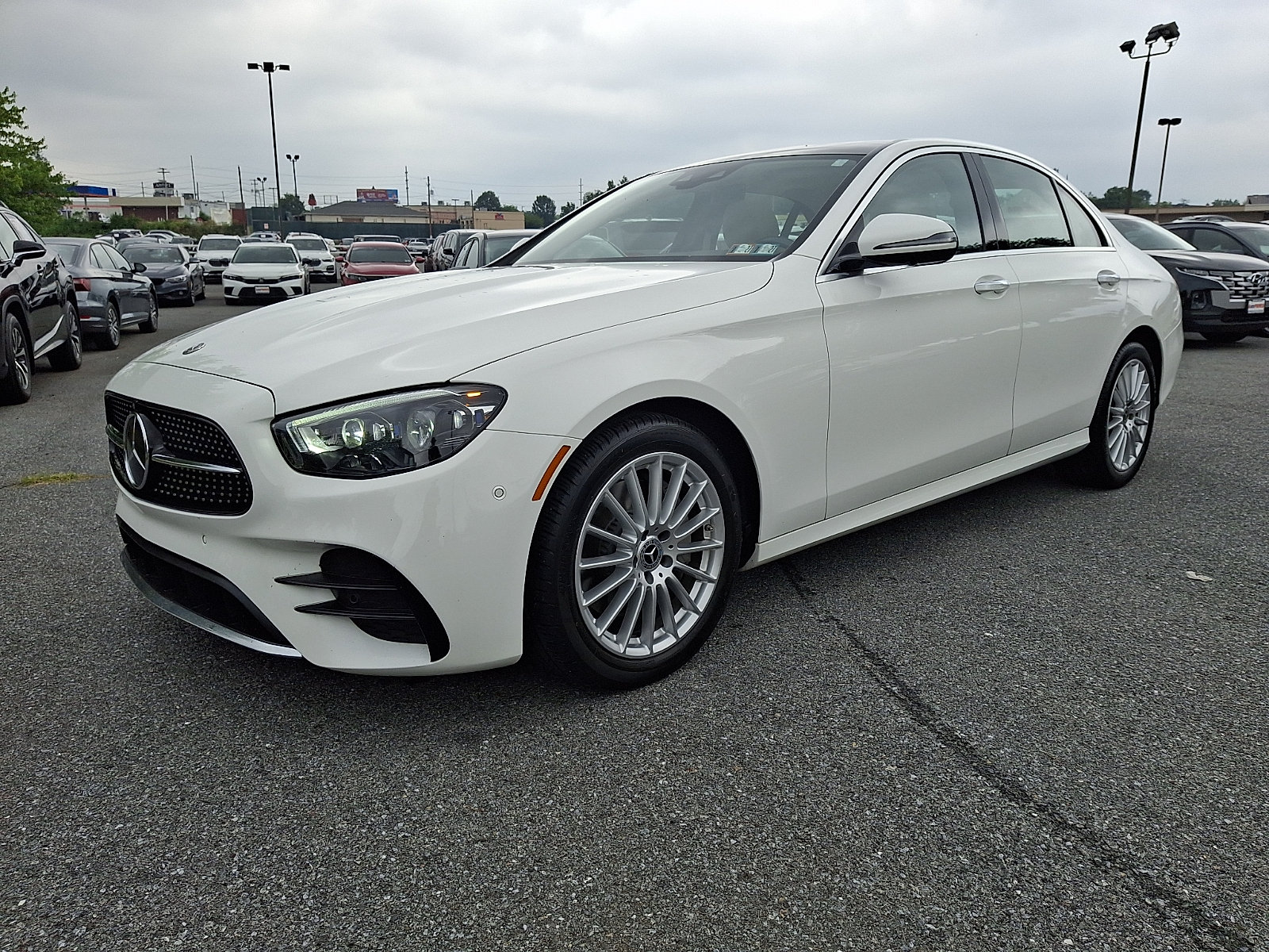 Used 2022 Mercedes-Benz E 350 4MATIC Sedan image 3