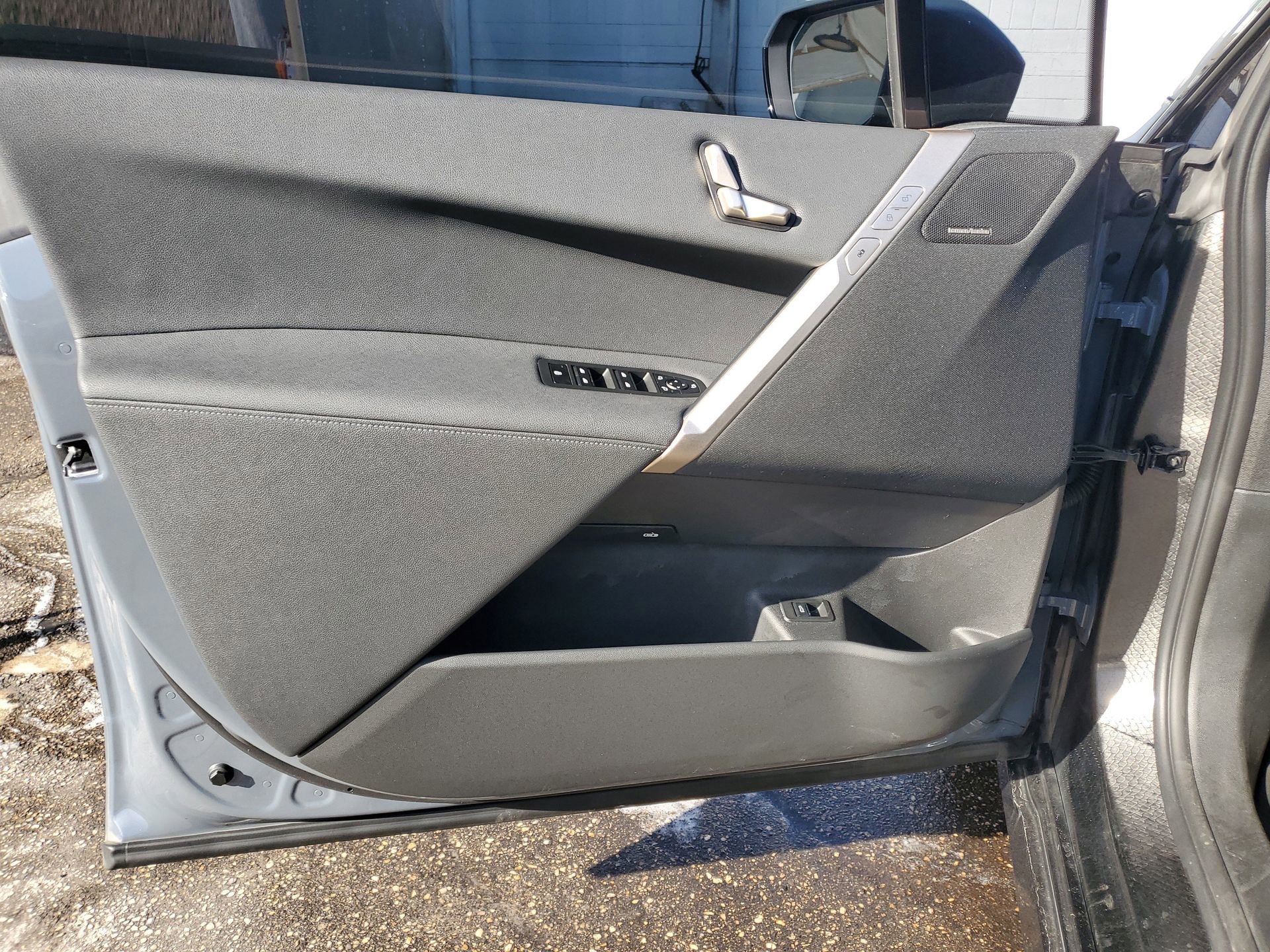 Used 2024 BMW iX xDrive50 w/ Sport Package image 15