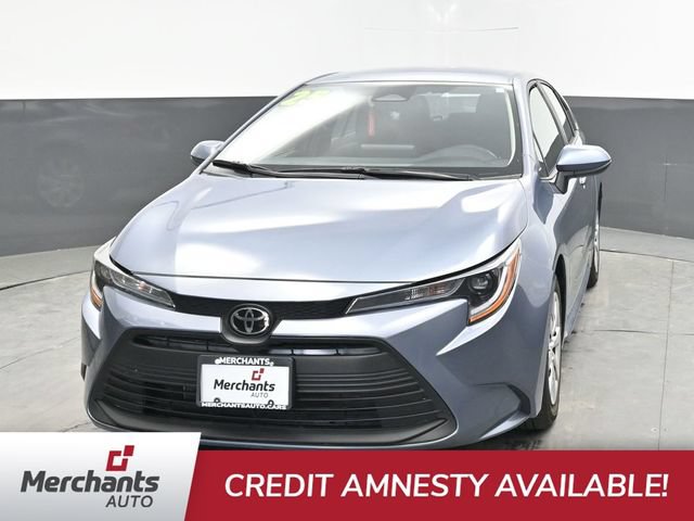 Used 2025 Toyota Corolla LE FWD image 2