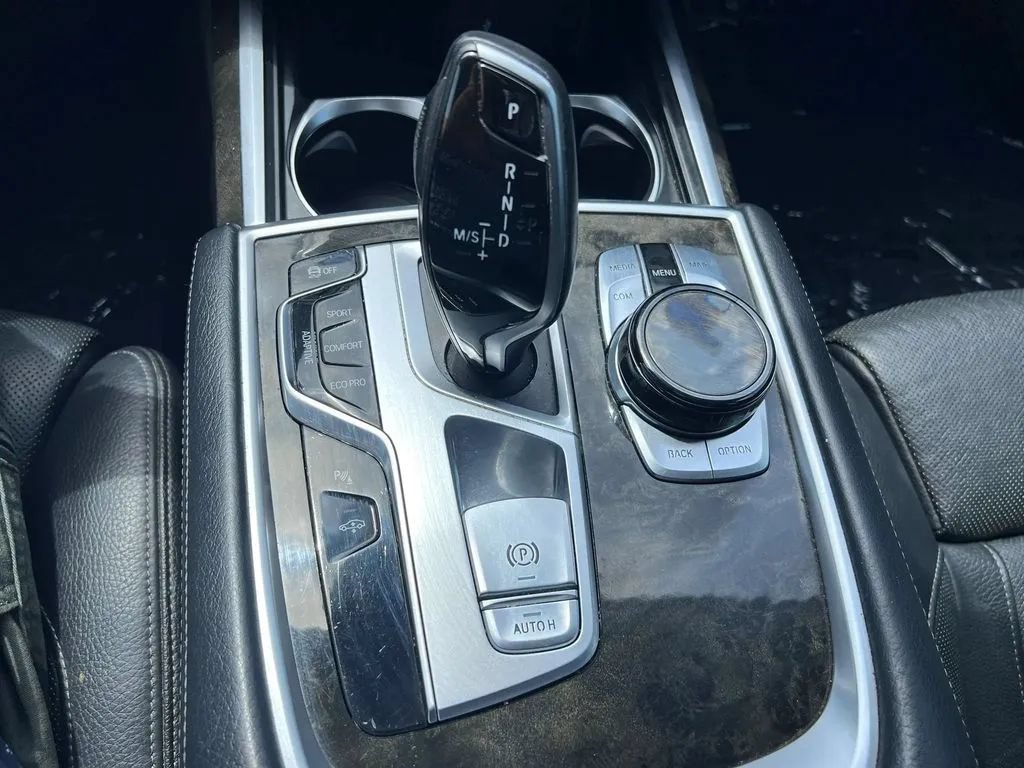Used 2018 BMW 740i RWD image 34