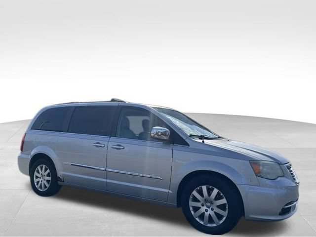 Used 2012 Chrysler Town & Country Touring-L w/ Entertainment Group #2 FWD image 2