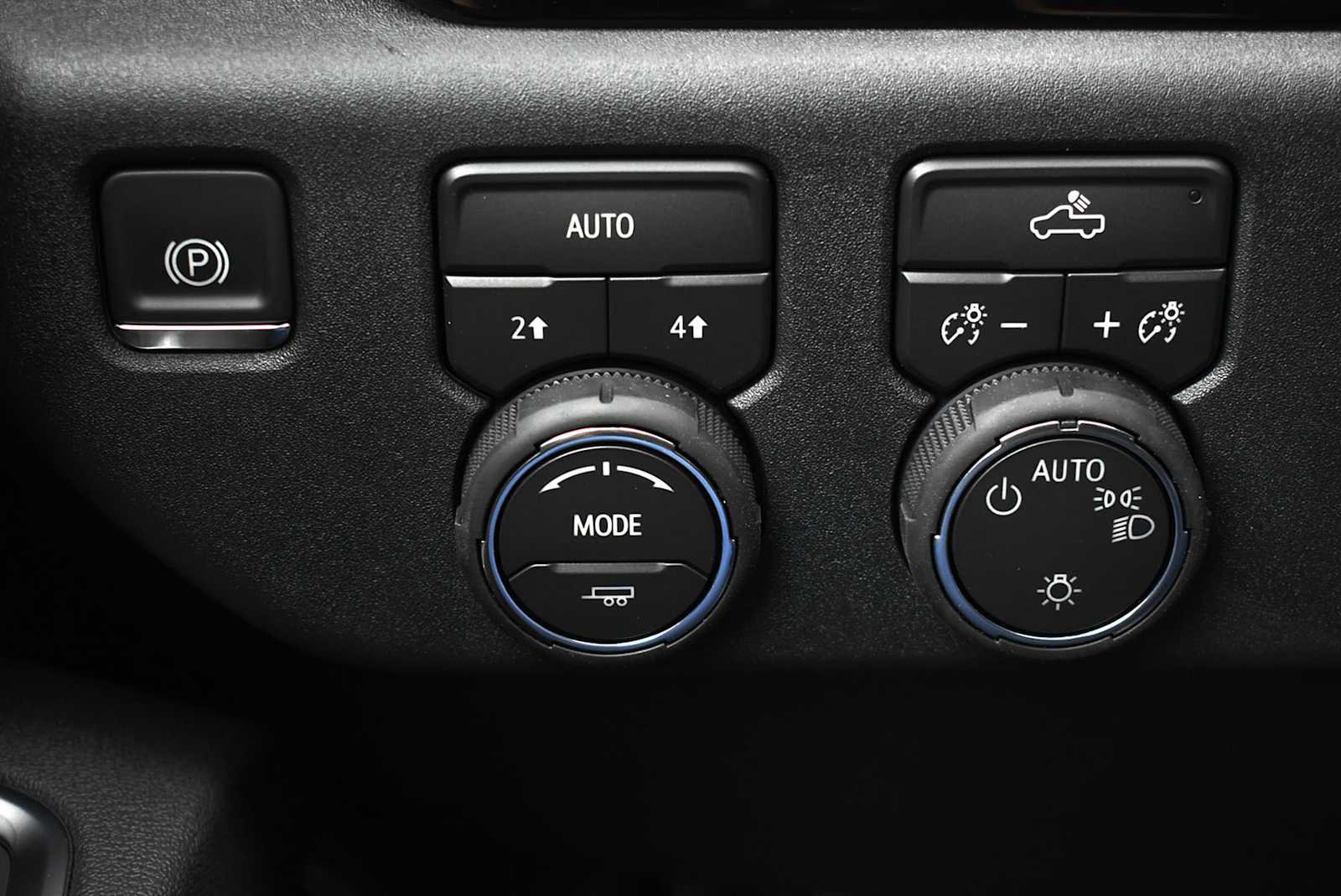 Used 2023 Chevrolet Silverado 1500 LT w/ Leather Package AWD/4WD image 19