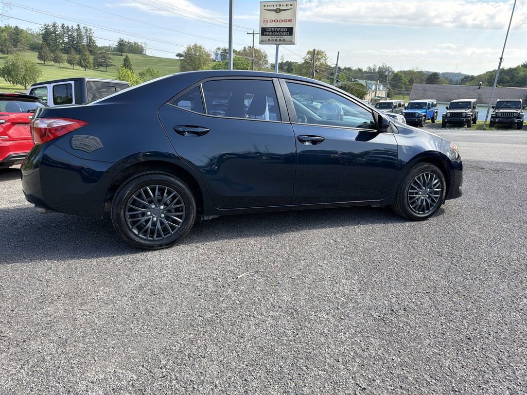 Used 2019 Toyota Corolla LE w/ Carpet Mat Package (TMS) FWD image 3