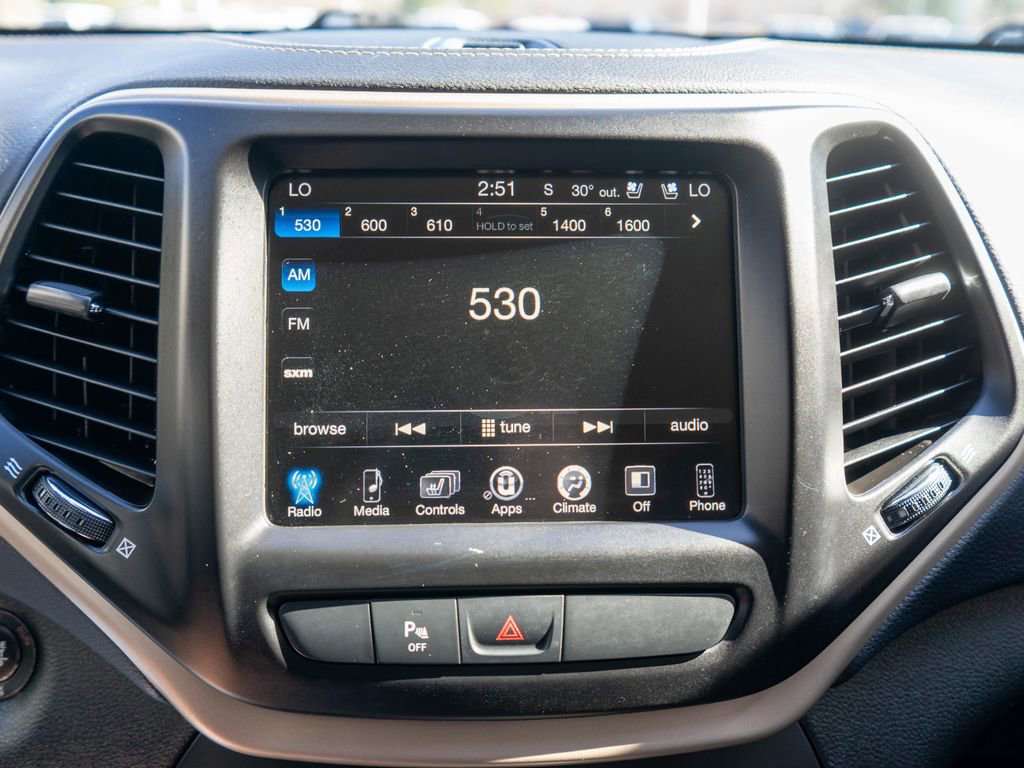 Used 2018 Jeep Cherokee Limited w/ Luxury Group image 21