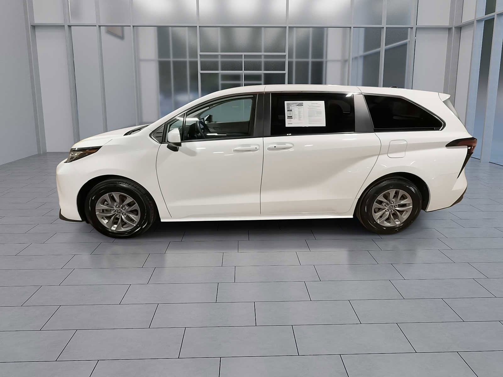 Certified 2022 Toyota Sienna LE FWD image 5